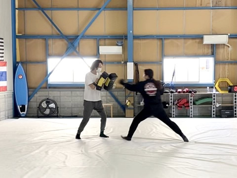 広瀬すずも楽しんでいる、K-1に代表されるキックとパンチで構成されるスポーツです。ストレス発散はもちろん、筋トレと組み合わせると脂肪燃焼効果が高まり、ダイエット効果も期待できます。パーソナルトレーニングや初心者クラスがあります!